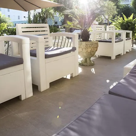 Corallo Garni Hotel 3*